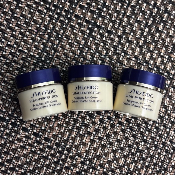 New! 3x Shiseido Vital Perfection Sculpting Lift Cream 10ML - Picture 1 of 2